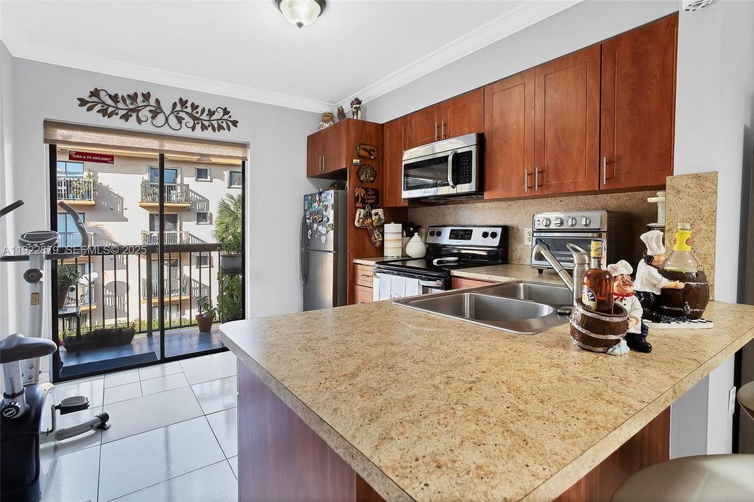 待售: $235,000 (2 贝兹, 2 浴室, 812 平方英尺)