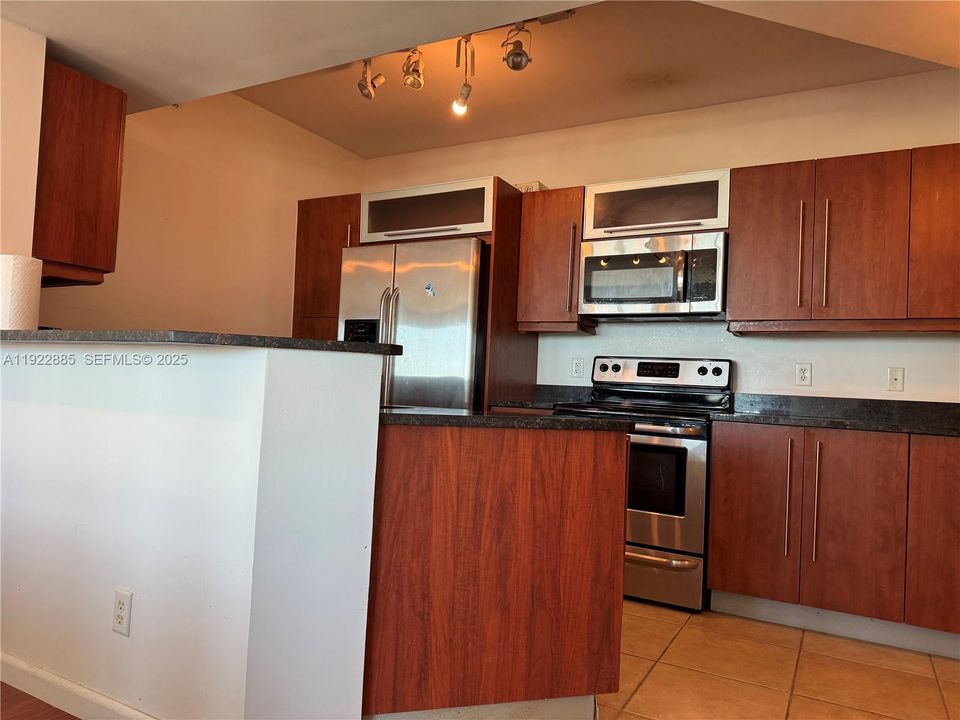 出租: $3,300 (3 贝兹, 2 浴室, 1428 平方英尺)