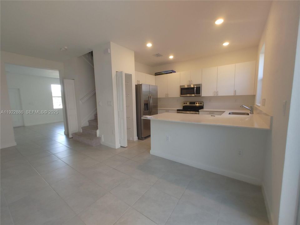 На продажу: $385,000 (3 спален, 2 ванн, 1483 Квадратных фут)