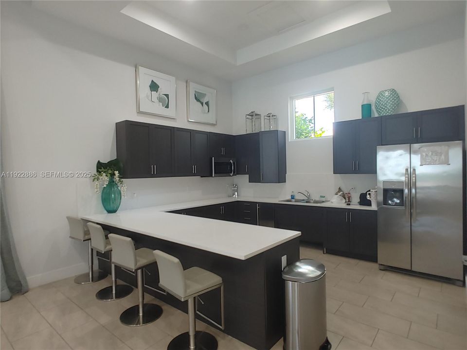 На продажу: $385,000 (3 спален, 2 ванн, 1483 Квадратных фут)