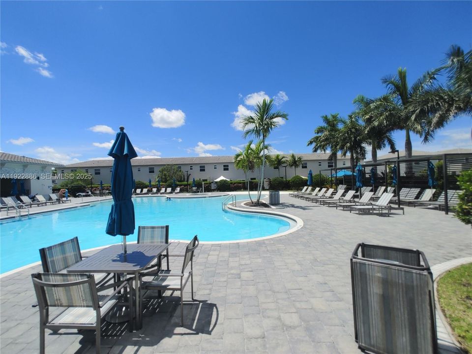 На продажу: $385,000 (3 спален, 2 ванн, 1483 Квадратных фут)