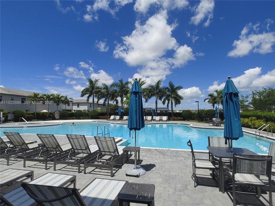 На продажу: $385,000 (3 спален, 2 ванн, 1483 Квадратных фут)