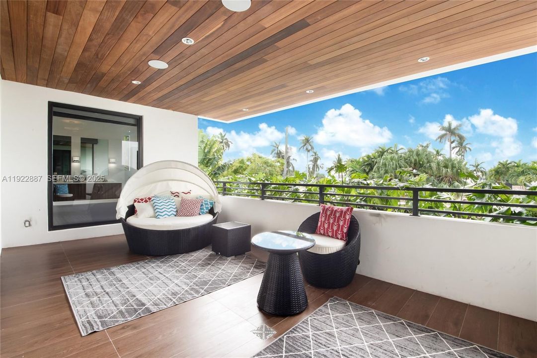 En Venta: $5,490,000 (5 camas, 5 baños, 4650 Pies cuadrados)