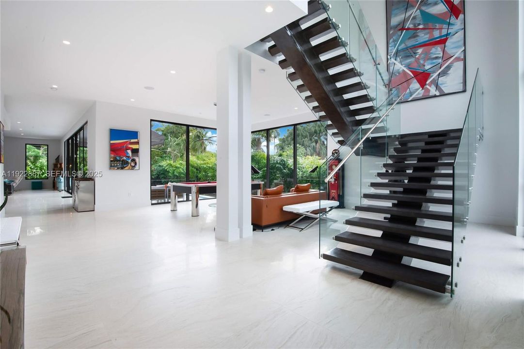 En Venta: $5,490,000 (5 camas, 5 baños, 4650 Pies cuadrados)