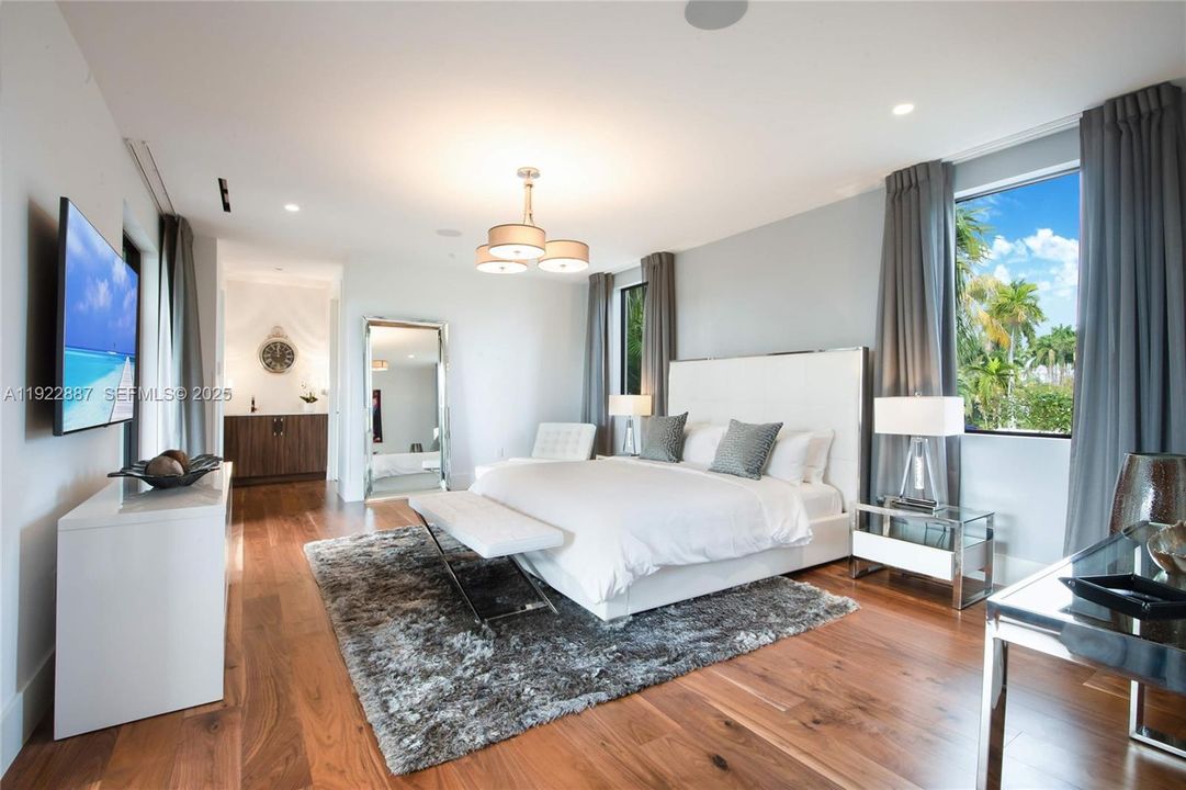 En Venta: $5,490,000 (5 camas, 5 baños, 4650 Pies cuadrados)