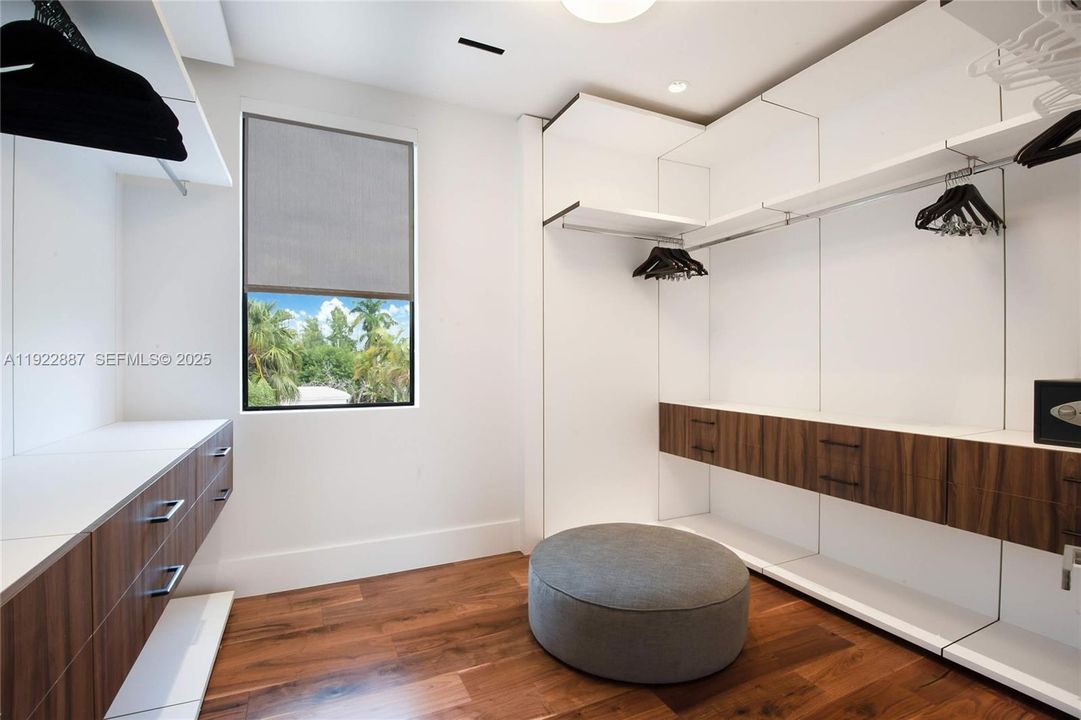 En Venta: $5,490,000 (5 camas, 5 baños, 4650 Pies cuadrados)