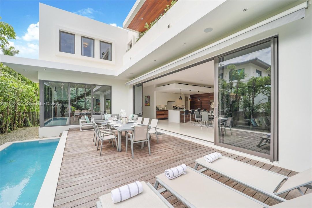 En Venta: $5,490,000 (5 camas, 5 baños, 4650 Pies cuadrados)