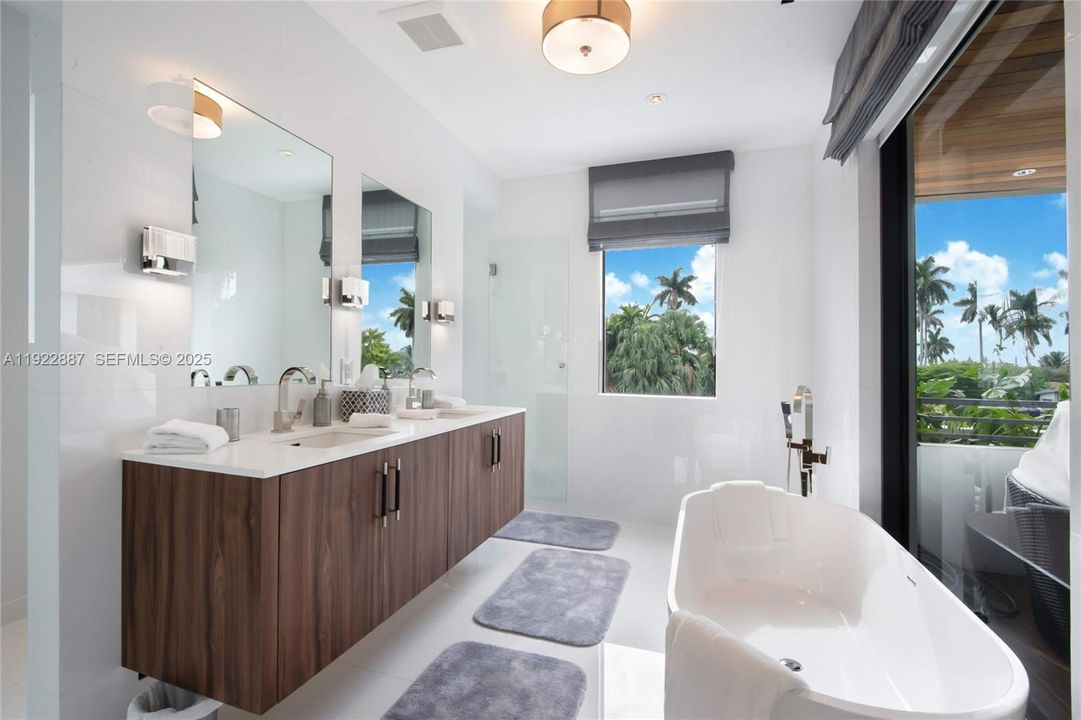 En Venta: $5,490,000 (5 camas, 5 baños, 4650 Pies cuadrados)