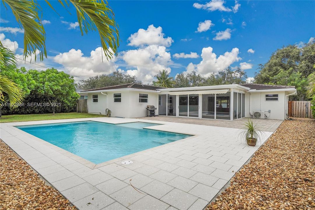 For Sale: $750,000 (4 beds, 2 baths, 2192 Square Feet)