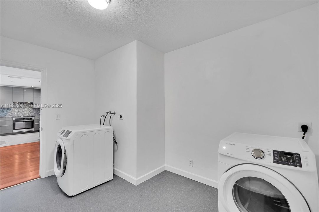 For Sale: $750,000 (4 beds, 2 baths, 2192 Square Feet)