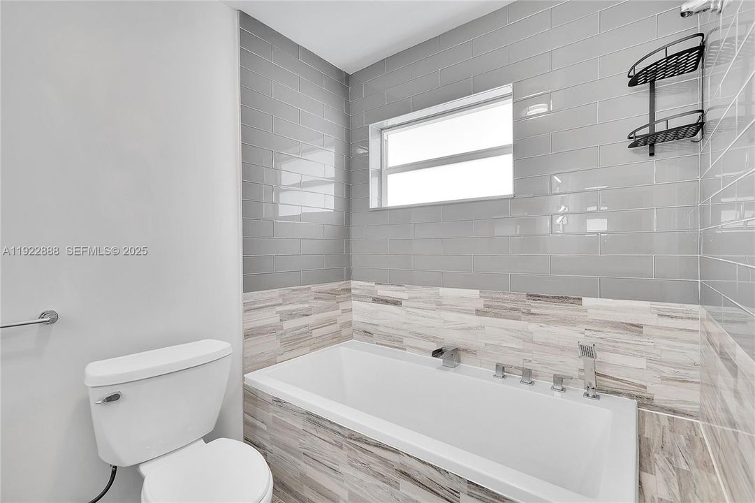 For Sale: $750,000 (4 beds, 2 baths, 2192 Square Feet)