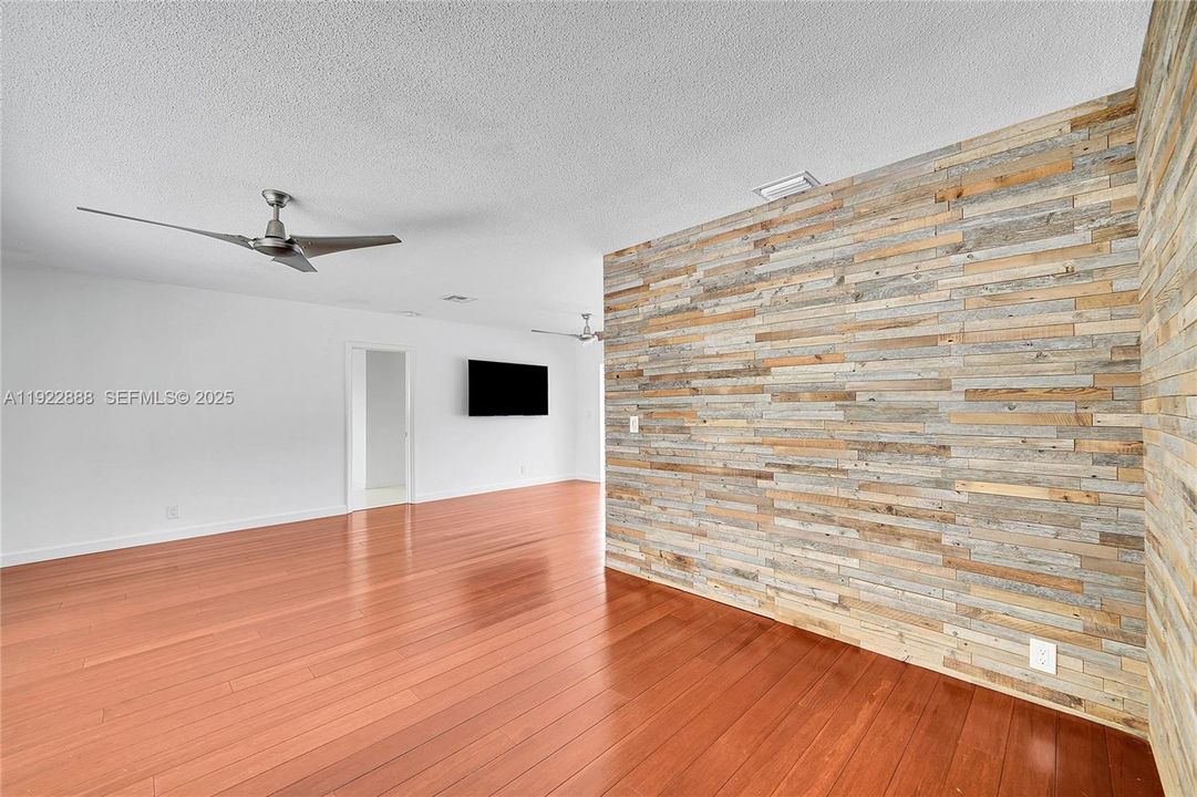 For Sale: $750,000 (4 beds, 2 baths, 2192 Square Feet)