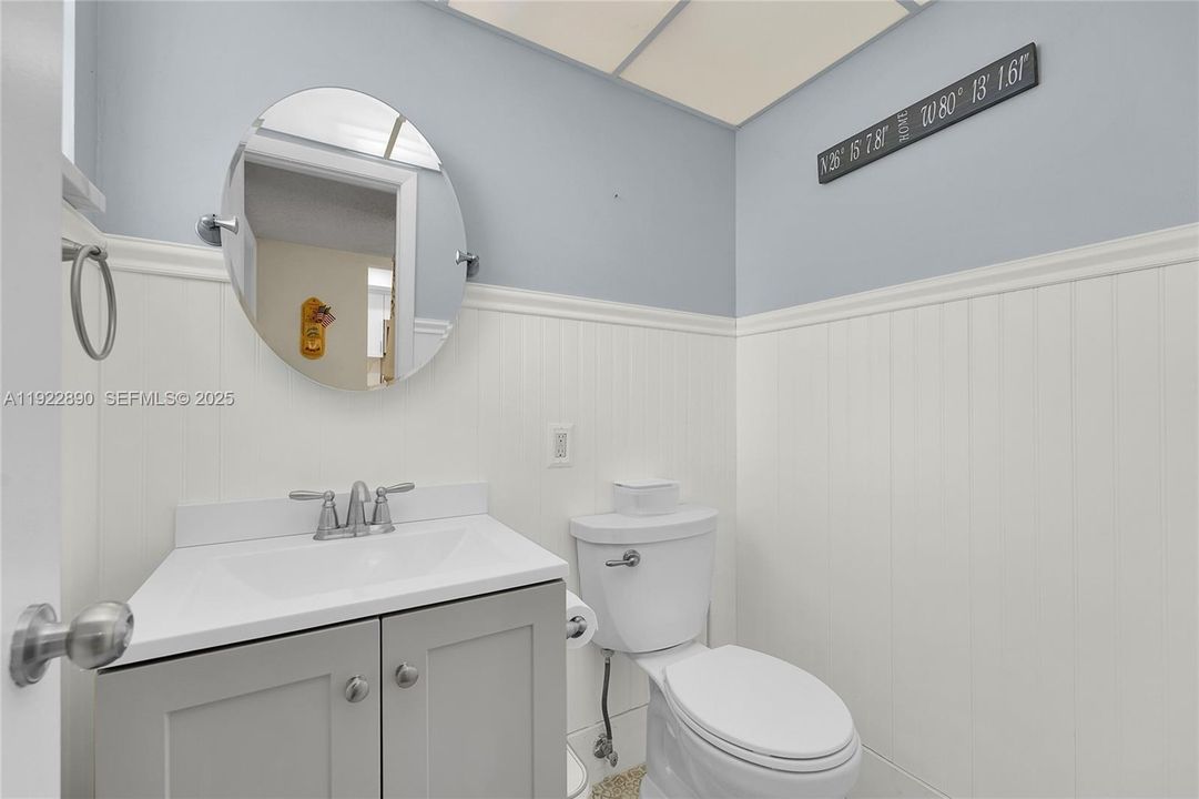 For Sale: $139,000 (1 beds, 1 baths, 720 Square Feet)