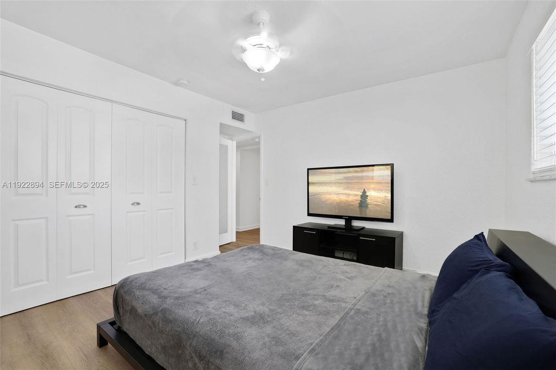 For Rent: $4,800 (3 beds, 2 baths, 1220 Square Feet)