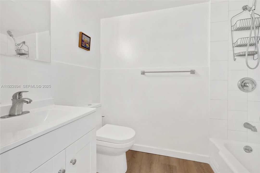 For Rent: $4,800 (3 beds, 2 baths, 1220 Square Feet)