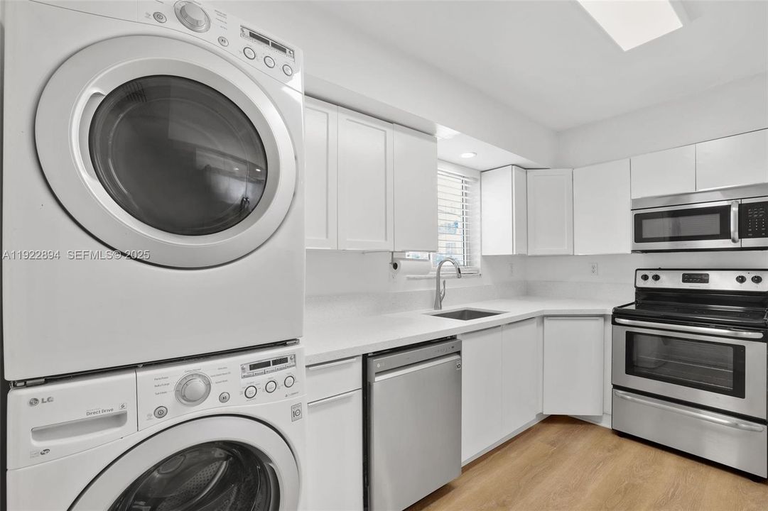 For Rent: $4,800 (3 beds, 2 baths, 1220 Square Feet)