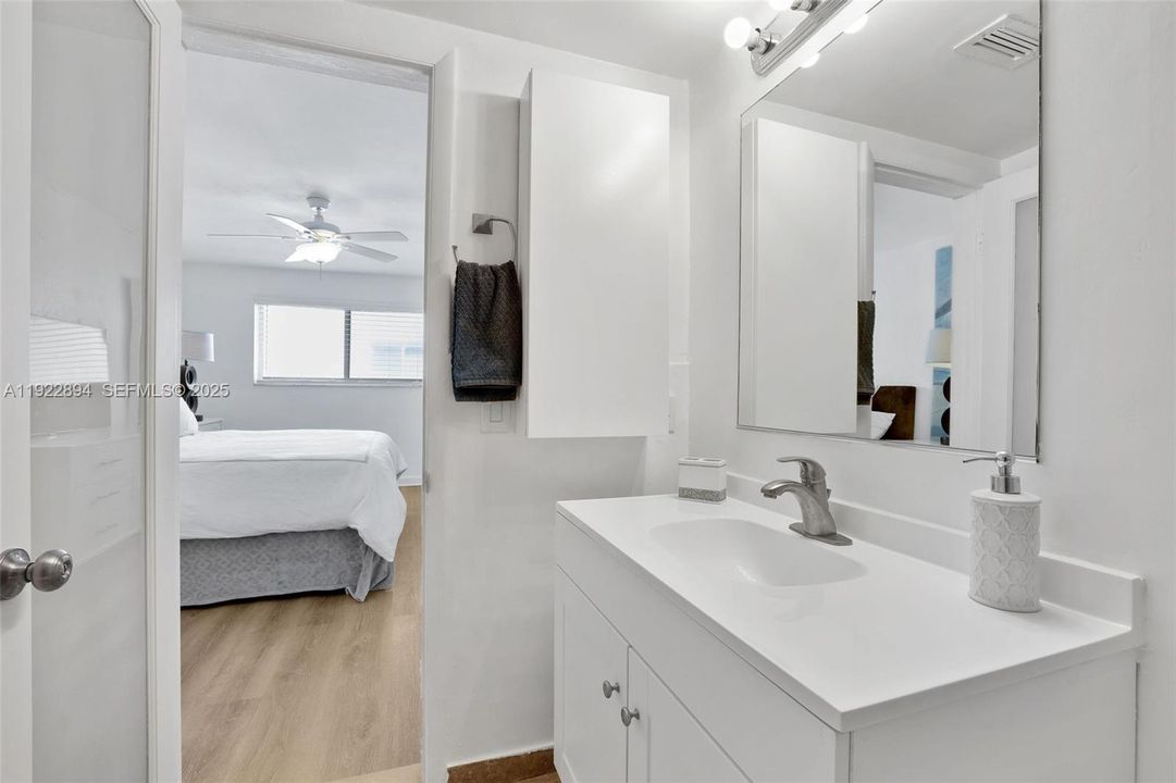 For Rent: $4,800 (3 beds, 2 baths, 1220 Square Feet)