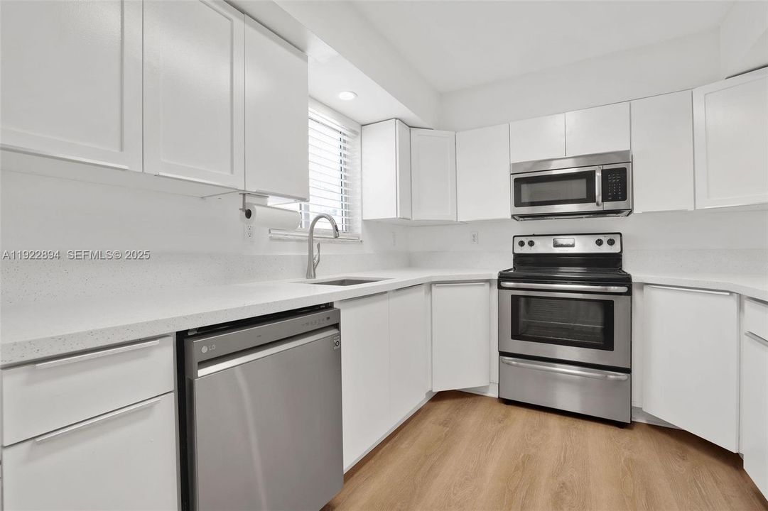 For Rent: $4,800 (3 beds, 2 baths, 1220 Square Feet)