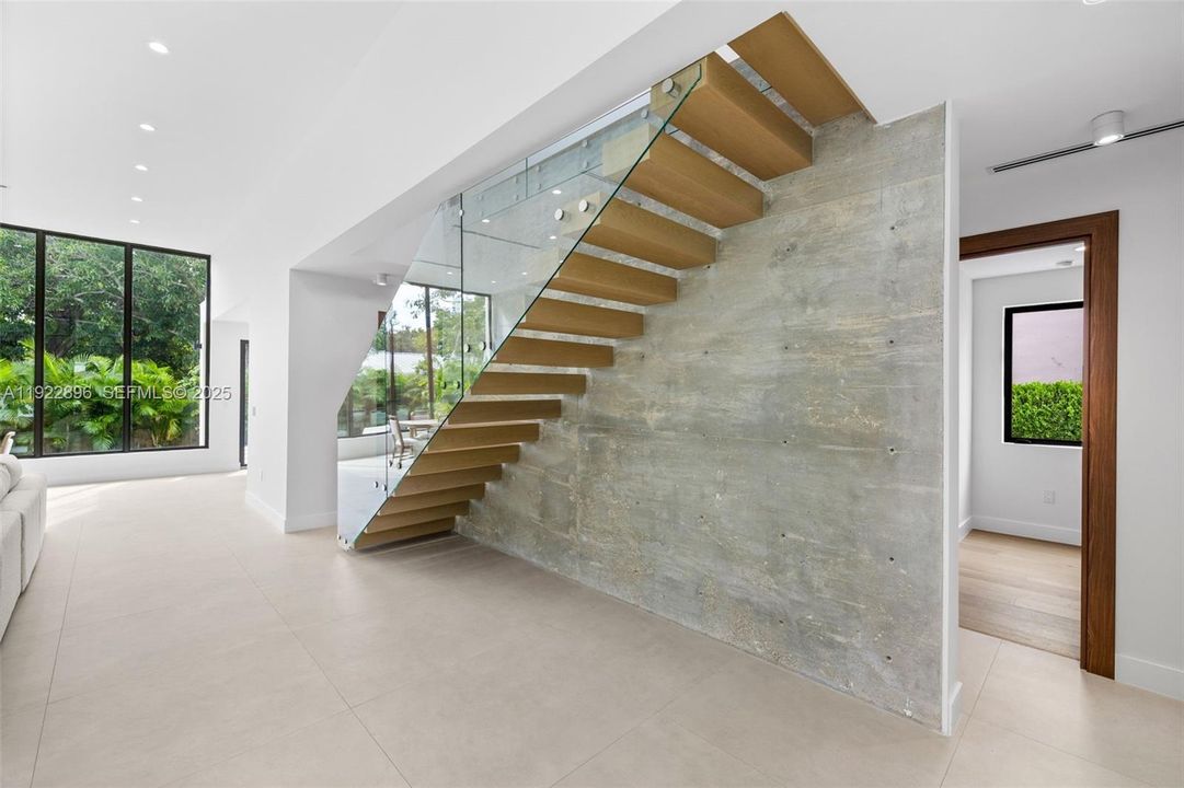 For Sale: $2,550,000 (4 beds, 3 baths, 2890 Square Feet)