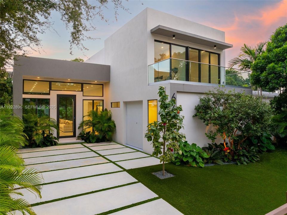 For Sale: $2,550,000 (4 beds, 3 baths, 2890 Square Feet)