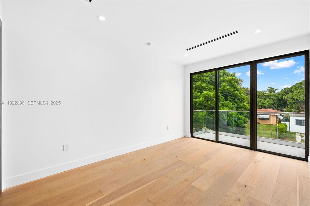 For Sale: $2,550,000 (4 beds, 3 baths, 2890 Square Feet)