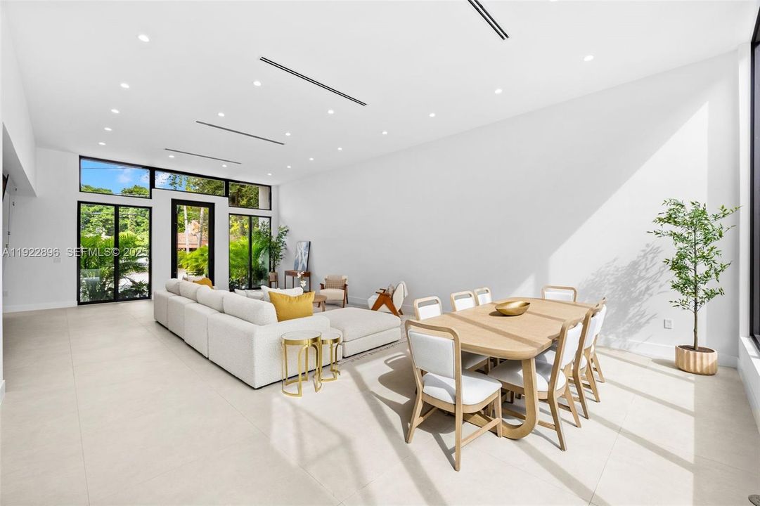 For Sale: $2,550,000 (4 beds, 3 baths, 2890 Square Feet)