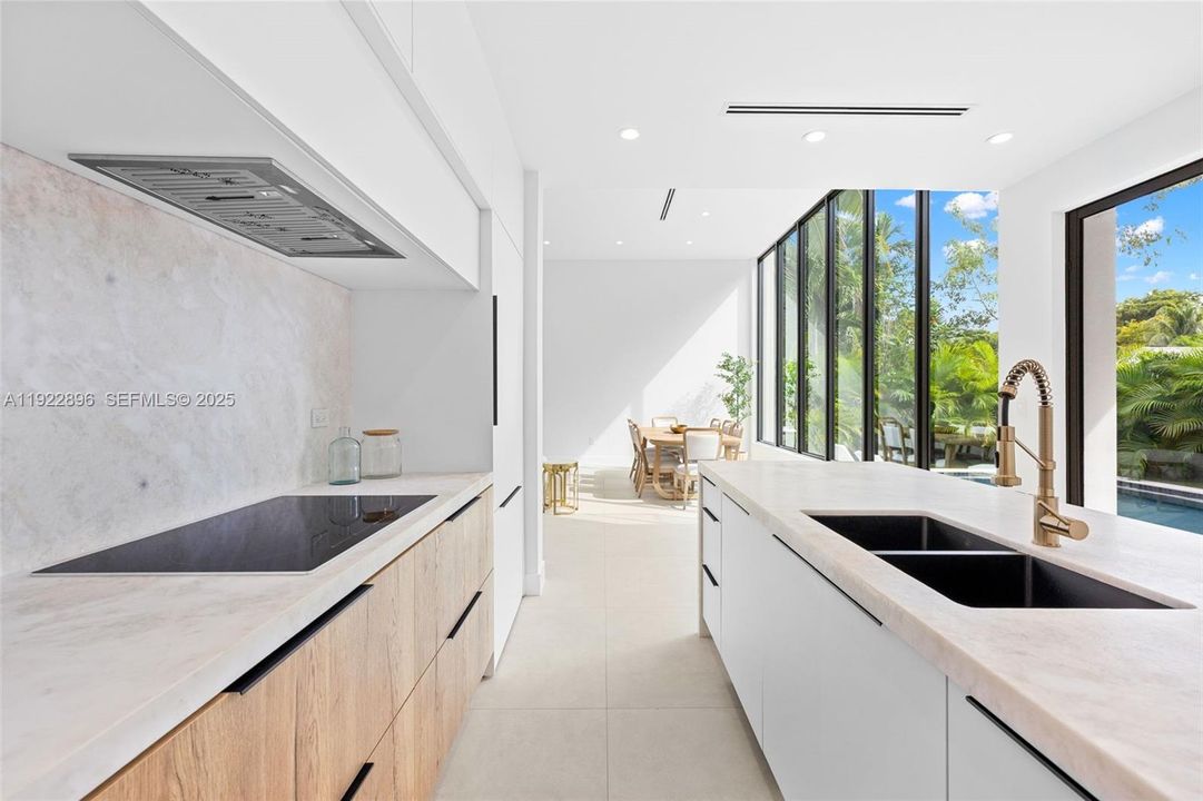 For Sale: $2,550,000 (4 beds, 3 baths, 2890 Square Feet)