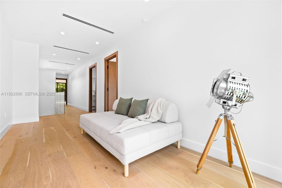 For Sale: $2,550,000 (4 beds, 3 baths, 2890 Square Feet)