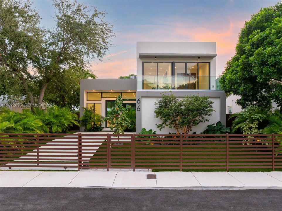 For Sale: $2,550,000 (4 beds, 3 baths, 2890 Square Feet)