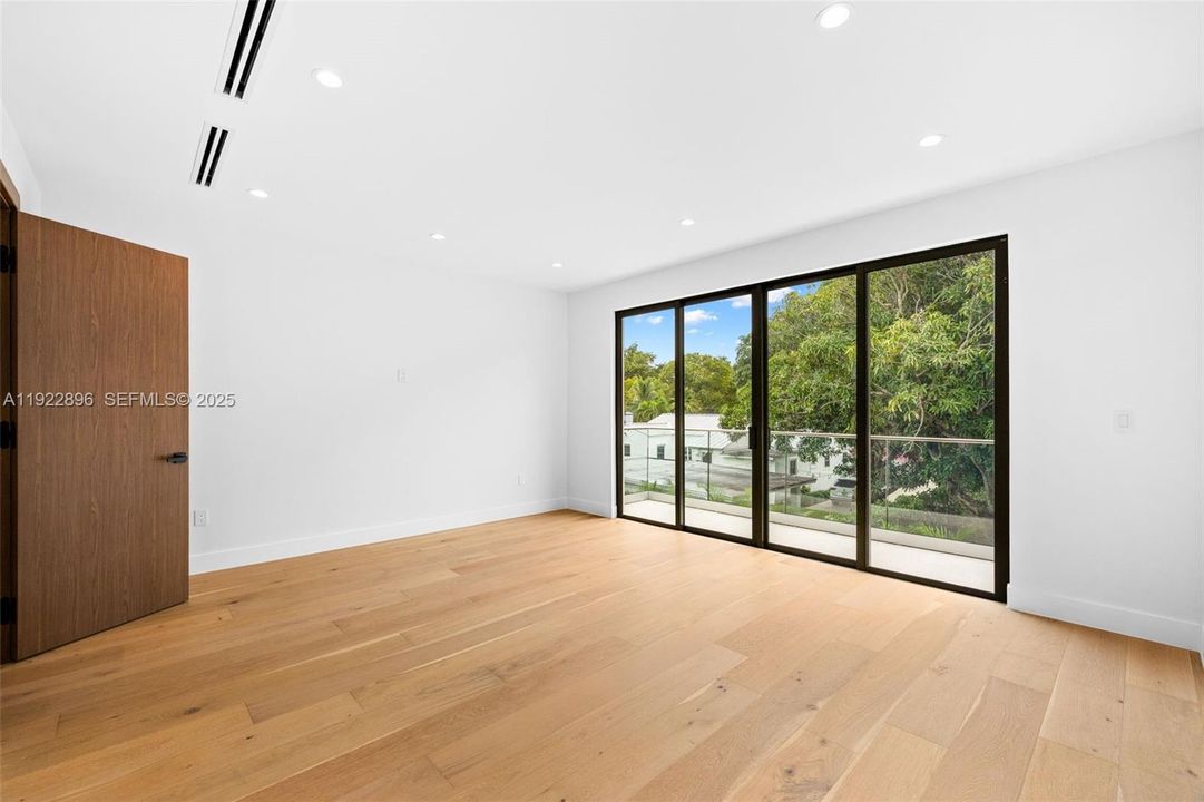 For Sale: $2,550,000 (4 beds, 3 baths, 2890 Square Feet)