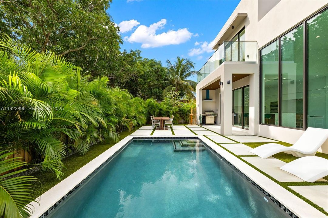 For Sale: $2,550,000 (4 beds, 3 baths, 2890 Square Feet)