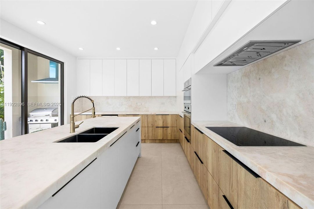 For Sale: $2,550,000 (4 beds, 3 baths, 2890 Square Feet)