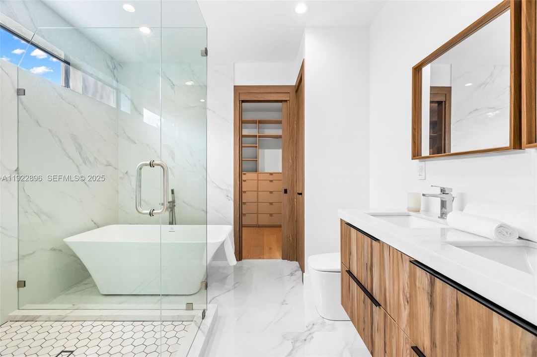 For Sale: $2,550,000 (4 beds, 3 baths, 2890 Square Feet)