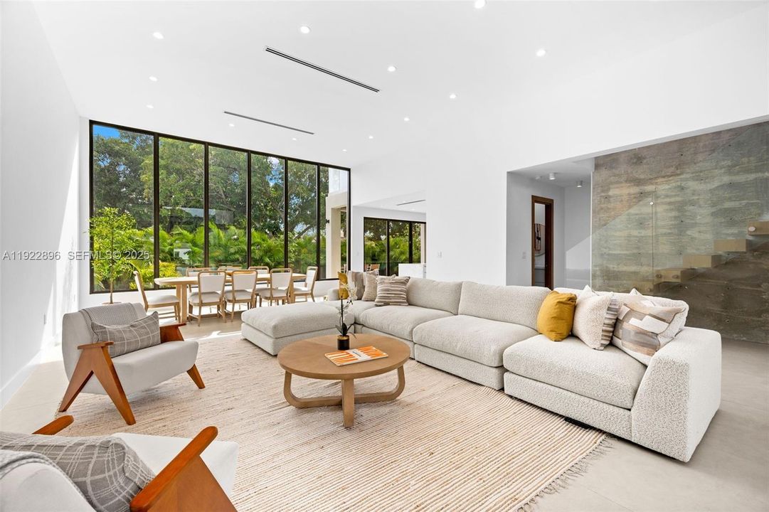 For Sale: $2,550,000 (4 beds, 3 baths, 2890 Square Feet)