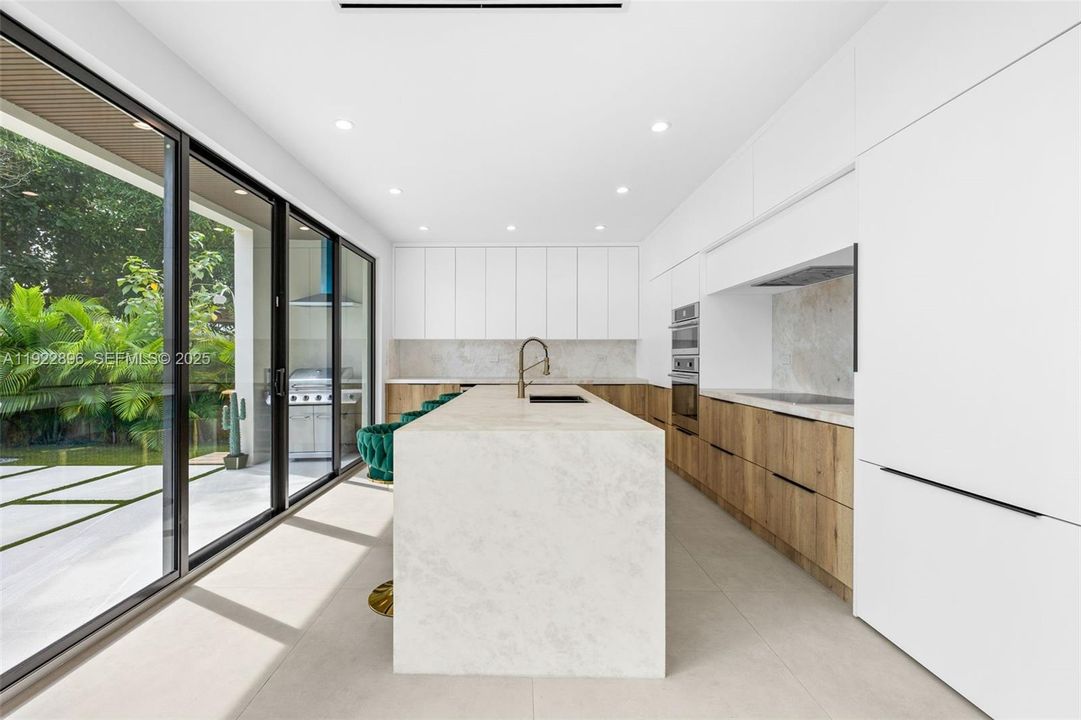 For Sale: $2,550,000 (4 beds, 3 baths, 2890 Square Feet)