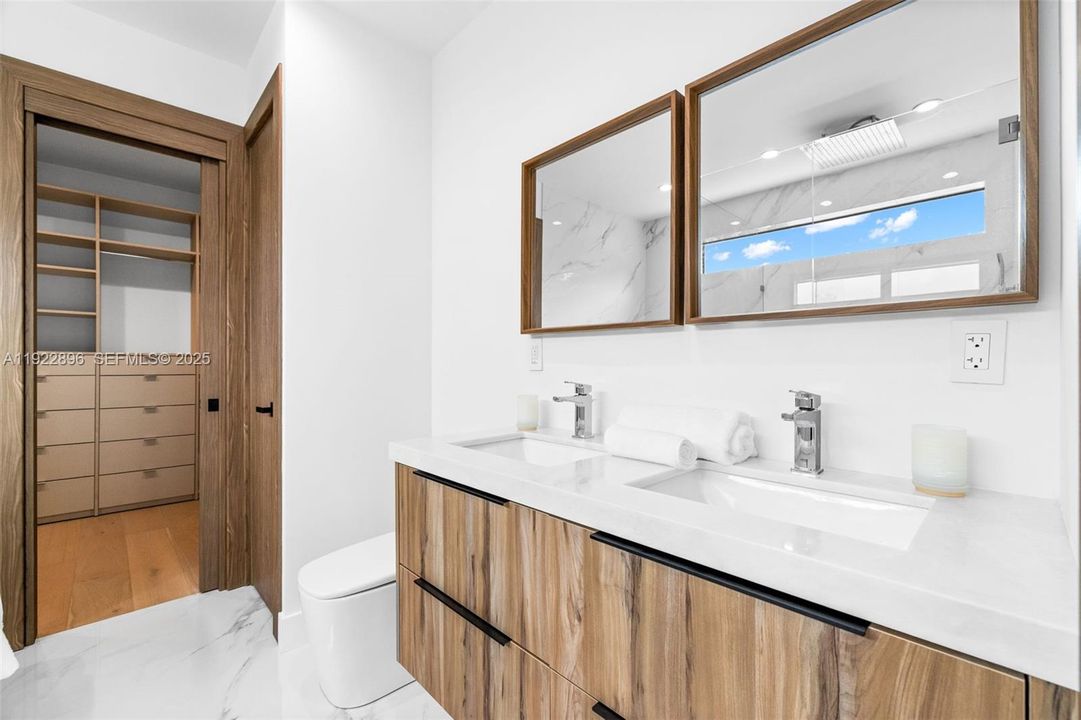 For Sale: $2,550,000 (4 beds, 3 baths, 2890 Square Feet)