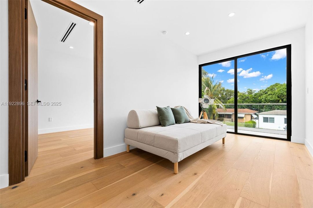 For Sale: $2,550,000 (4 beds, 3 baths, 2890 Square Feet)