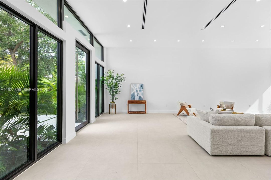 For Sale: $2,550,000 (4 beds, 3 baths, 2890 Square Feet)