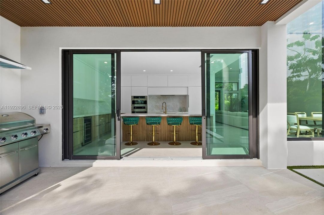 For Sale: $2,550,000 (4 beds, 3 baths, 2890 Square Feet)