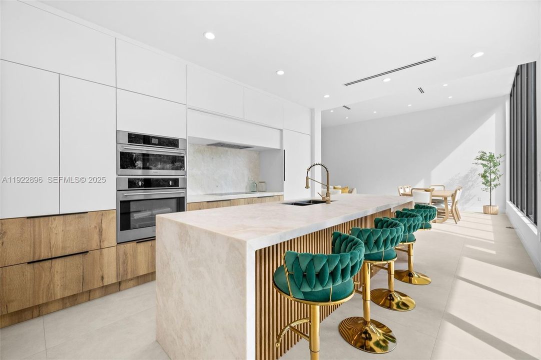 For Sale: $2,550,000 (4 beds, 3 baths, 2890 Square Feet)