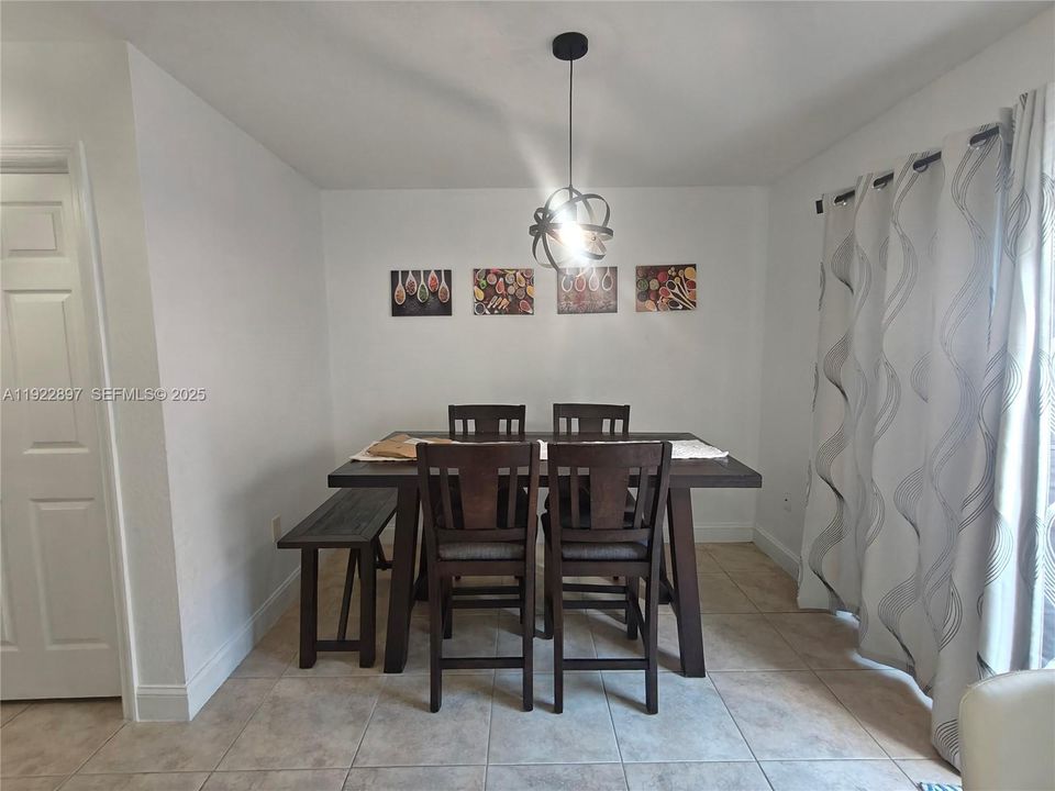 For Sale: $399,999 (2 beds, 2 baths, 1150 Square Feet)