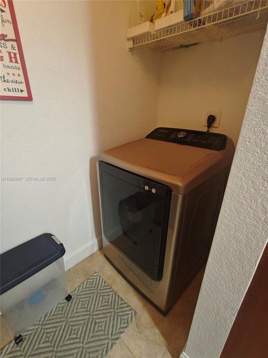 For Sale: $399,999 (2 beds, 2 baths, 1150 Square Feet)