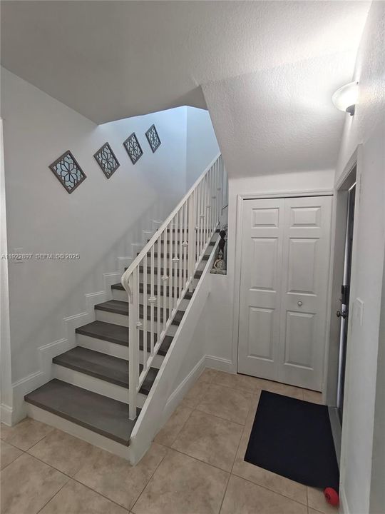 For Sale: $399,999 (2 beds, 2 baths, 1150 Square Feet)