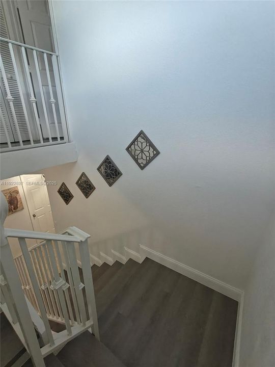 For Sale: $399,999 (2 beds, 2 baths, 1150 Square Feet)