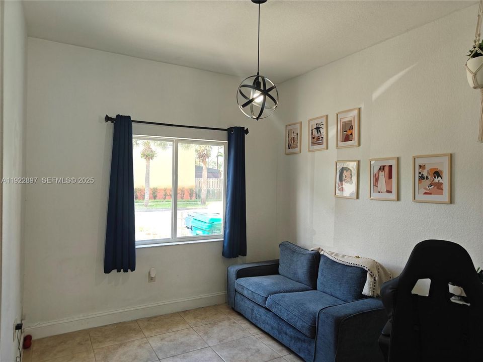 For Sale: $399,999 (2 beds, 2 baths, 1150 Square Feet)