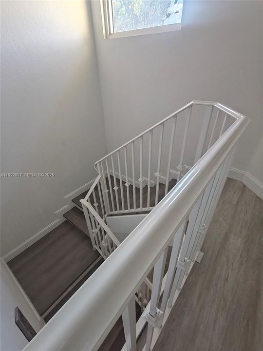 For Sale: $399,999 (2 beds, 2 baths, 1150 Square Feet)