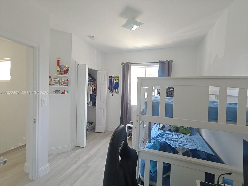 For Sale: $399,999 (2 beds, 2 baths, 1150 Square Feet)