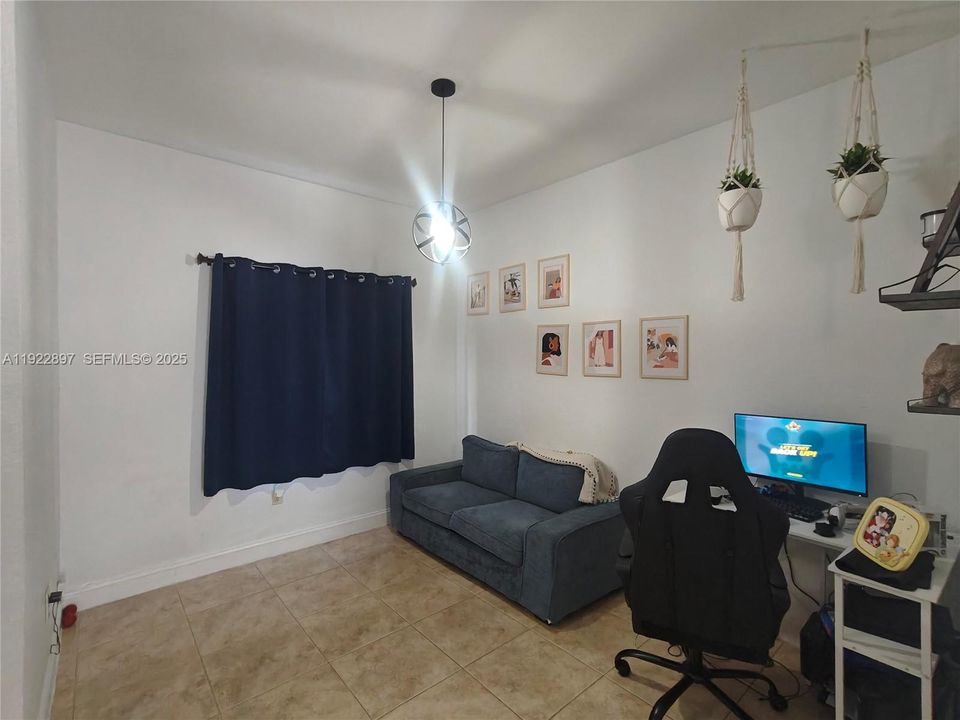 For Sale: $399,999 (2 beds, 2 baths, 1150 Square Feet)