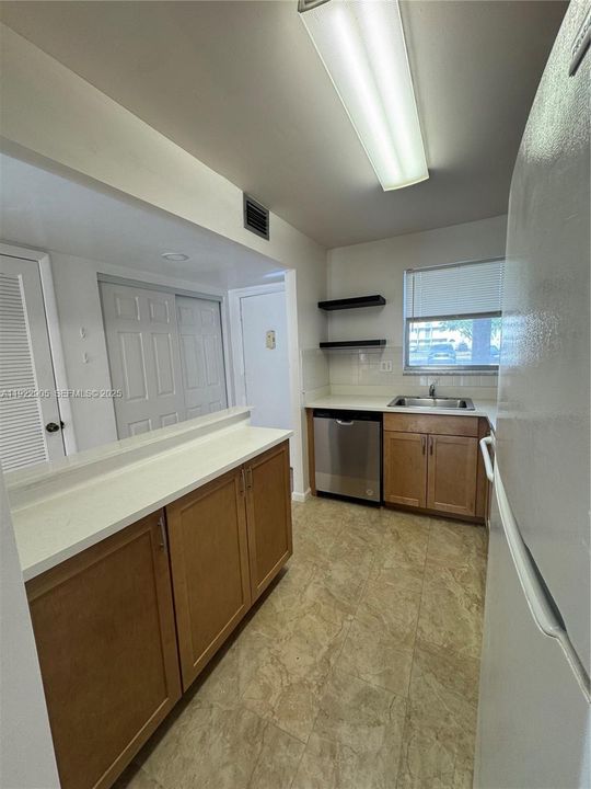 待售: $123,900 (2 贝兹, 2 浴室, 850 平方英尺)