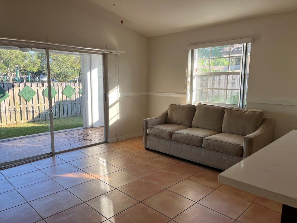 For Sale: $549,000 (3 beds, 2 baths, 1723 Square Feet)